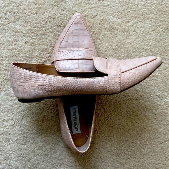 Pastel pink Steve Madden flats. Size women’s 8. - Picture 2 of 3